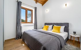 New! Promina Luxury Villa With 72Sqm Heated Pool, Jacuzzi, Infrared Sauna, Tennis Court, Media Room