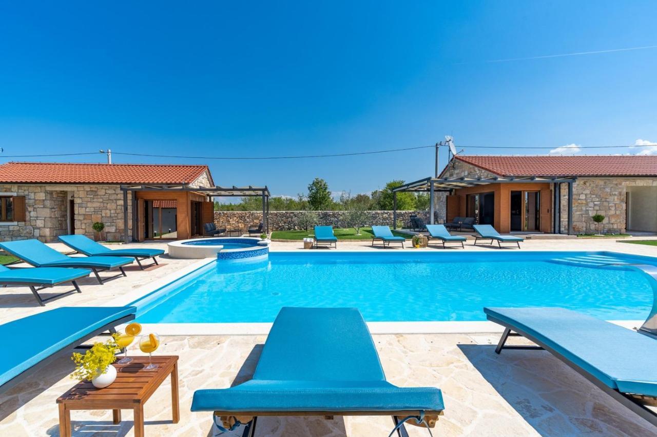New! Promina Luxury Villa With 72Sqm Heated Pool, Jacuzzi, Infrared Sauna, Tennis Court, Media Room Bogatić Exterior foto