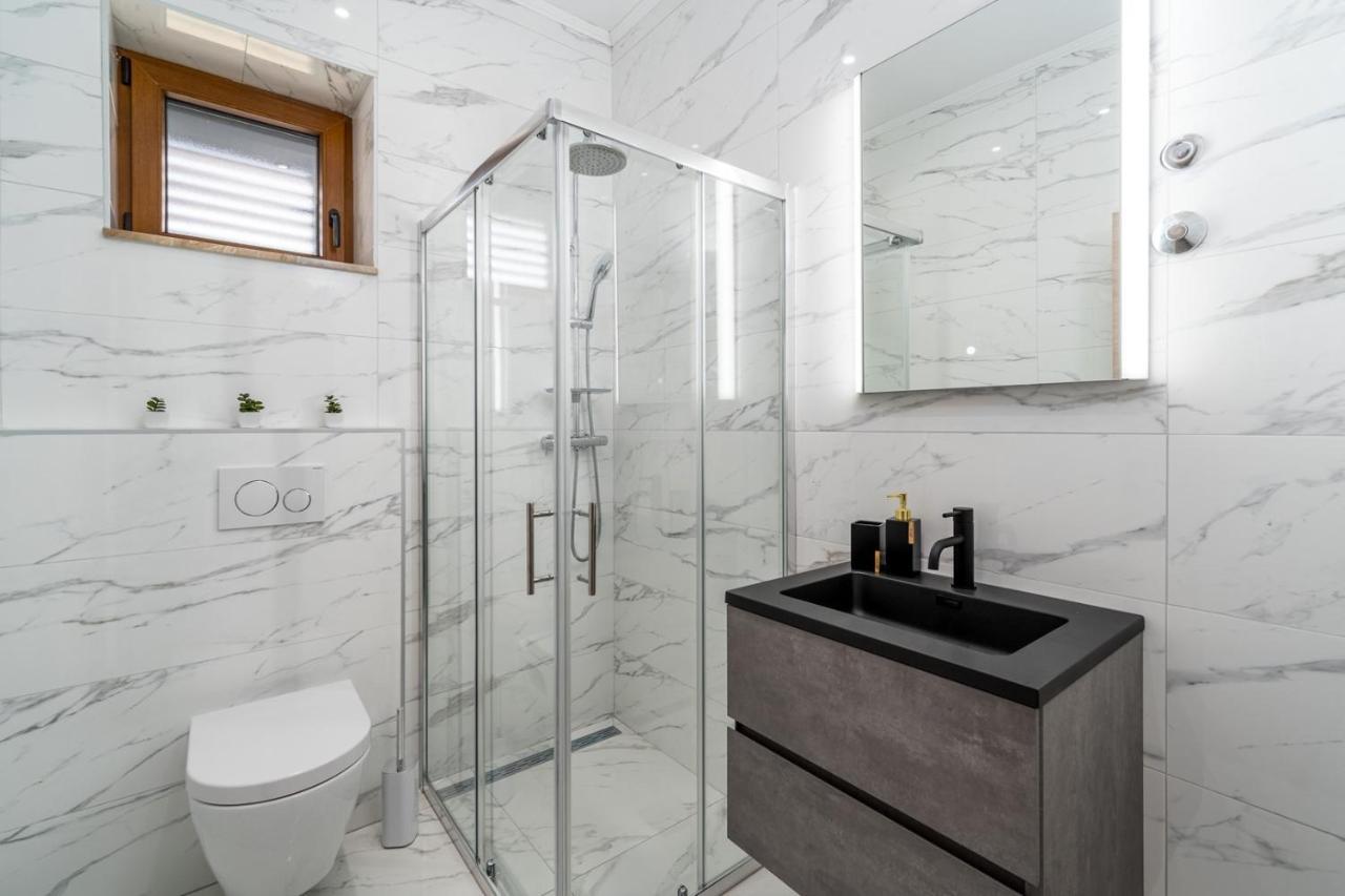 New! Promina Luxury Villa With 72Sqm Heated Pool, Jacuzzi, Infrared Sauna, Tennis Court, Media Room Bogatić Exterior foto