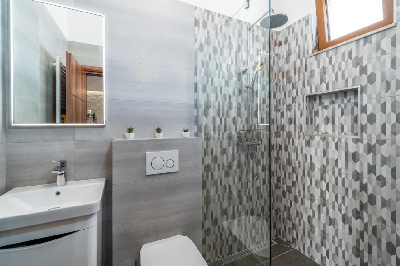 New! Promina Luxury Villa With 72Sqm Heated Pool, Jacuzzi, Infrared Sauna, Tennis Court, Media Room Bogatić Exterior foto