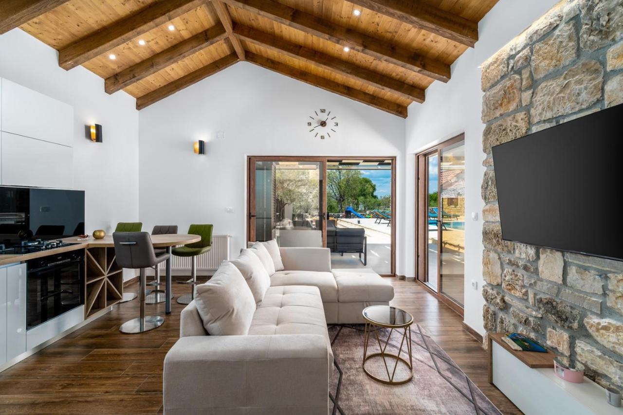 New! Promina Luxury Villa With 72Sqm Heated Pool, Jacuzzi, Infrared Sauna, Tennis Court, Media Room Bogatić Exterior foto