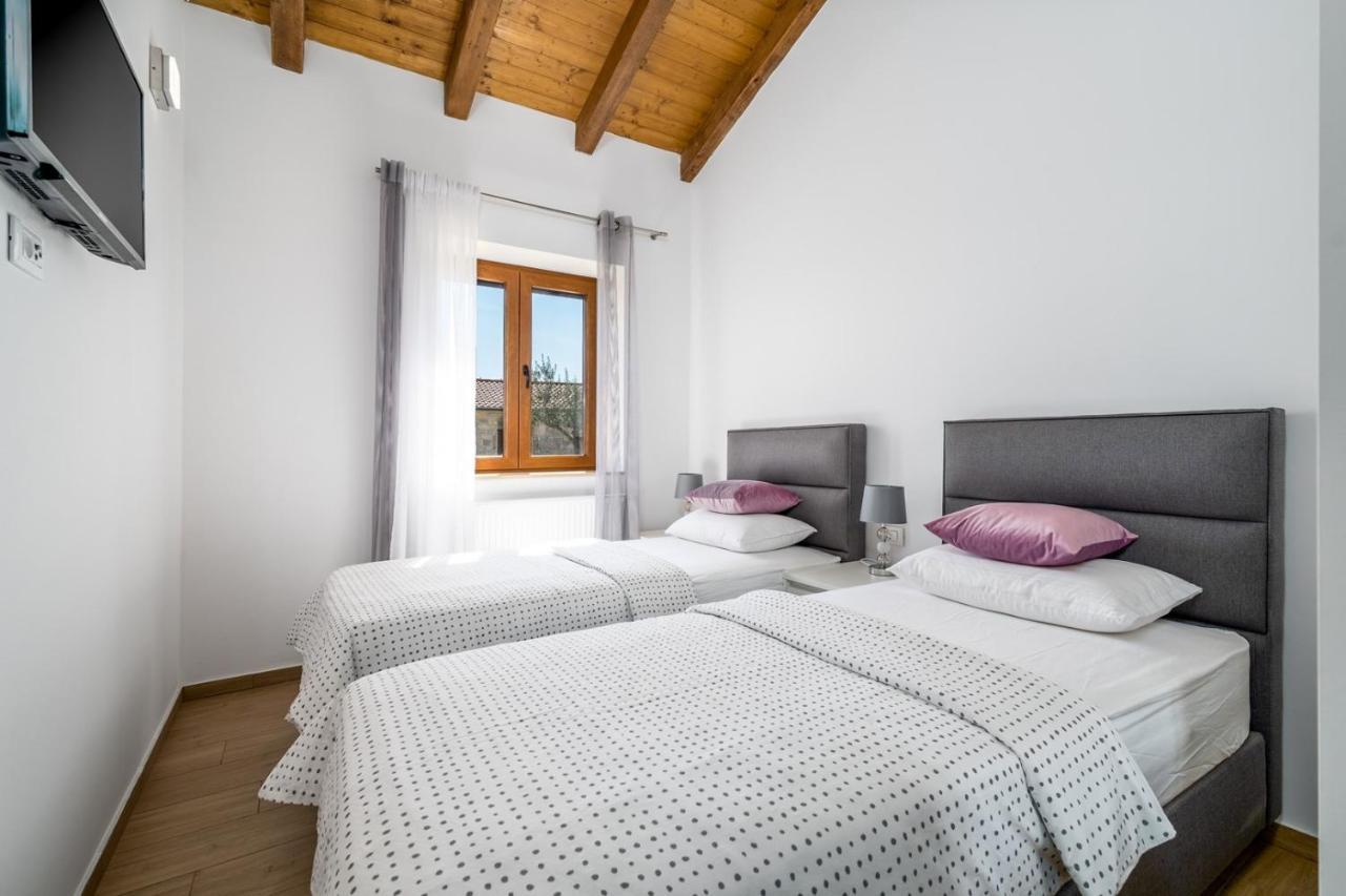 New! Promina Luxury Villa With 72Sqm Heated Pool, Jacuzzi, Infrared Sauna, Tennis Court, Media Room Bogatić Exterior foto