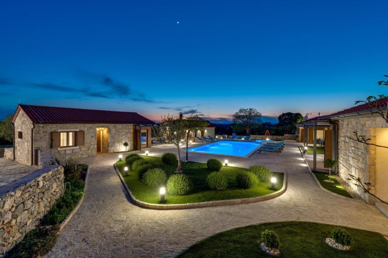New! Promina Luxury Villa With 72Sqm Heated Pool, Jacuzzi, Infrared Sauna, Tennis Court, Media Room Bogatić Exterior foto